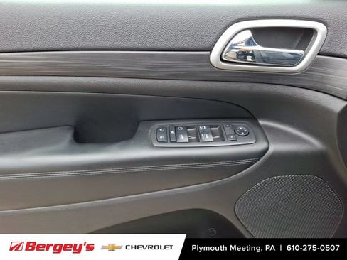 Used 2019 Jeep Grand Cherokee Altitude AWD/4WD image 15