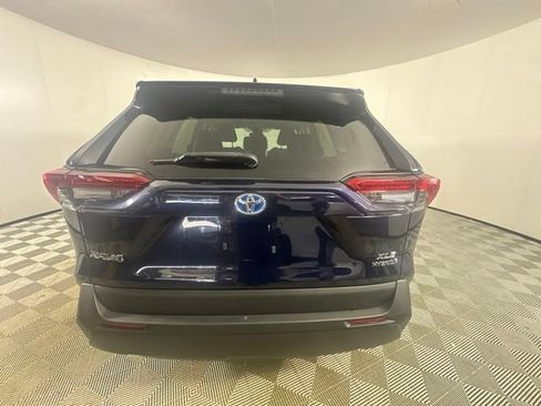 Used 2021 Toyota RAV4 XLE Premium AWD/4WD image 4