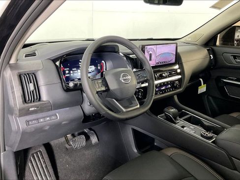 New 2026 Nissan Pathfinder Platinum w/ Cargo Package image 9