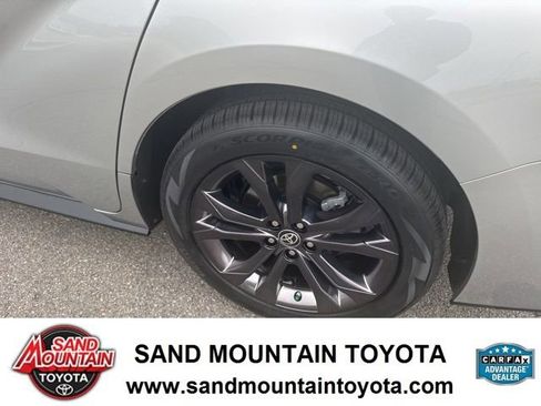 Used 2023 Toyota Sienna XSE image 11