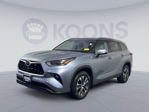 Used 2021 Toyota Highlander XLE AWD/4WD image 5