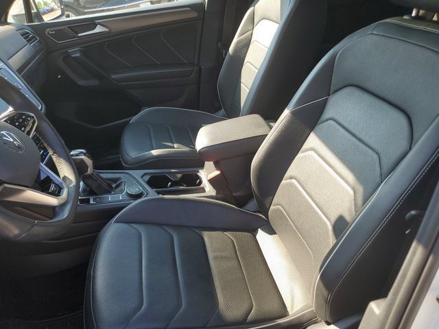 Certified 2024 Volkswagen Tiguan SEL R-Line AWD/4WD image 17