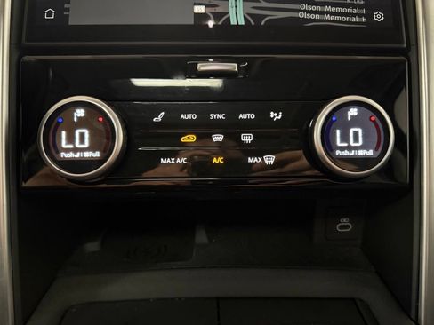 Used 2023 Land Rover Discovery S AWD/4WD image 14