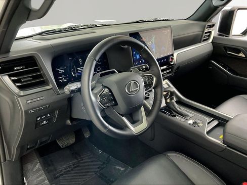 Used 2024 Lexus GX 550 w/ Accessory Package (2T) AWD/4WD image 17