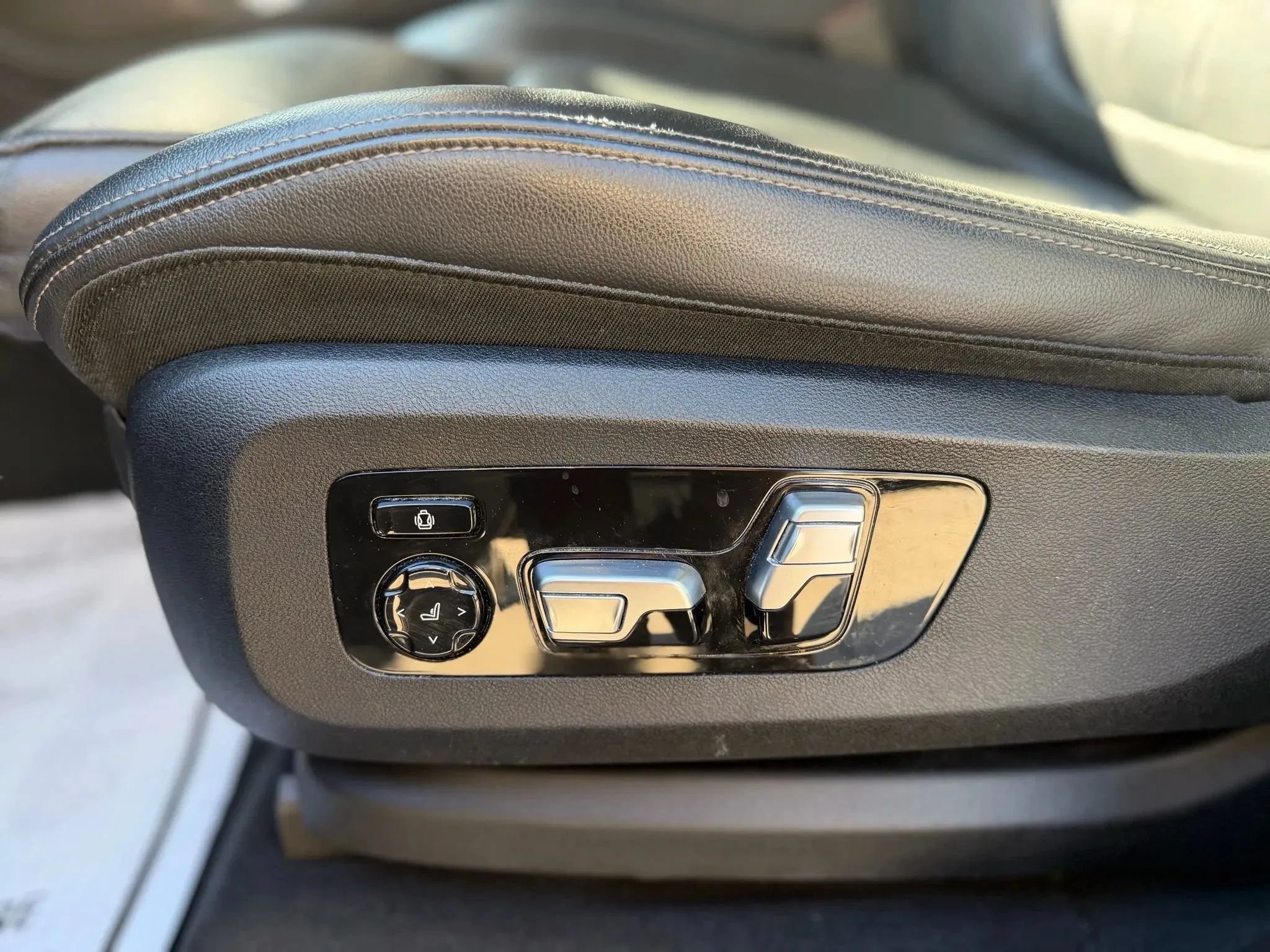 Used 2019 BMW X7 xDrive40i w/ Premium Package AWD/4WD image 29