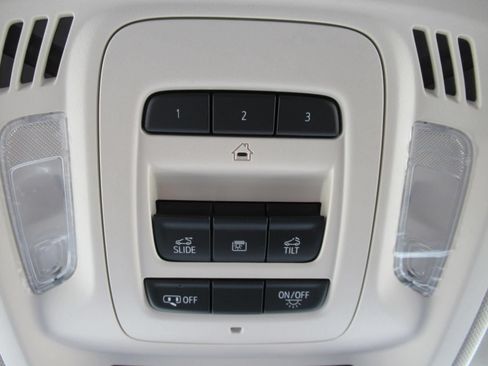 Used 2023 Buick Envision Avenir FWD image 32
