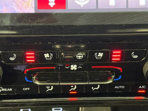 Used 2024 Jeep Grand Cherokee L Limited w/ Luxury Tech Group II image 29