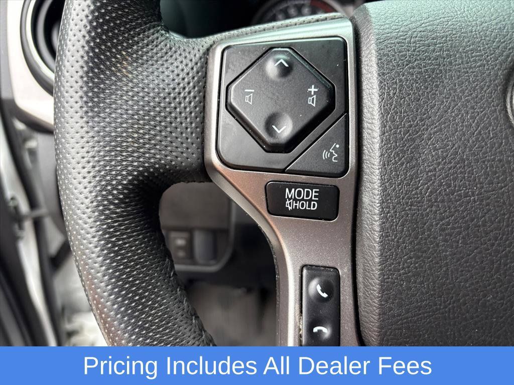 Used 2022 Toyota Tacoma SR5 AWD/4WD image 12