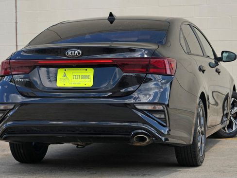 Used 2019 Kia Forte LXS FWD image 4