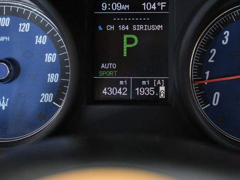 Used 2011 Maserati GranTurismo S RWD image 17