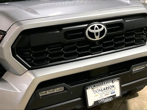 Used 2024 Toyota Tacoma TRD Off-Road w/ TRD Off Road Premium Package AWD/4WD image 11