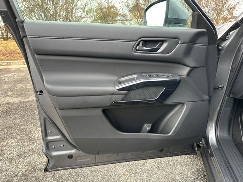 New 2025 Nissan Pathfinder SV w/ SV Premium Package image 10