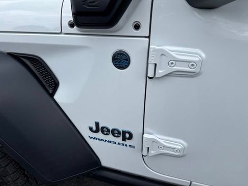 Used 2023 Jeep Wrangler Unlimited AWD/4WD image 5