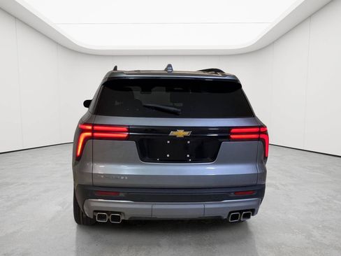 Used 2025 Chevrolet Traverse LT FWD image 6