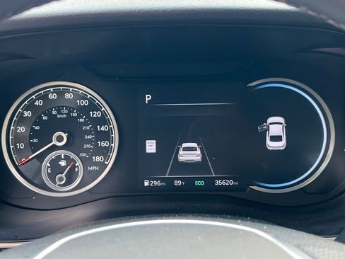 Used 2025 Genesis G70 2.5T RWD image 3