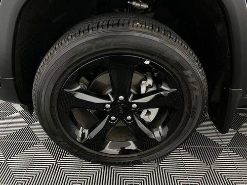 Used 2025 Jeep Grand Cherokee Altitude image 12