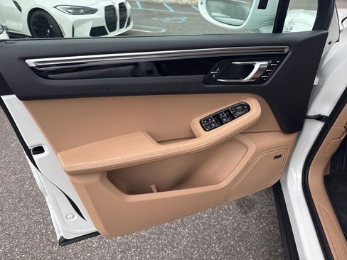 Used 2025 Porsche Macan image 16