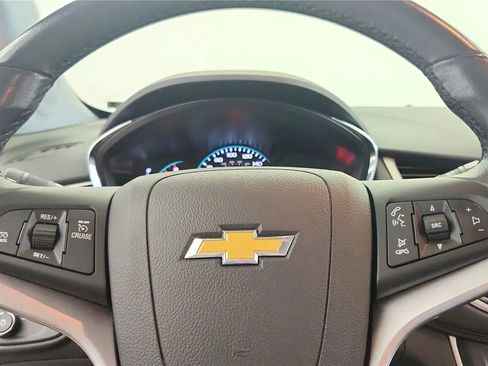 Used 2020 Chevrolet Trax LT w/ Driver Confidence Package FWD image 26