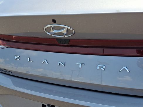 Certified 2023 Hyundai Elantra SEL w/ Preferred Accessory Package FWD image 30