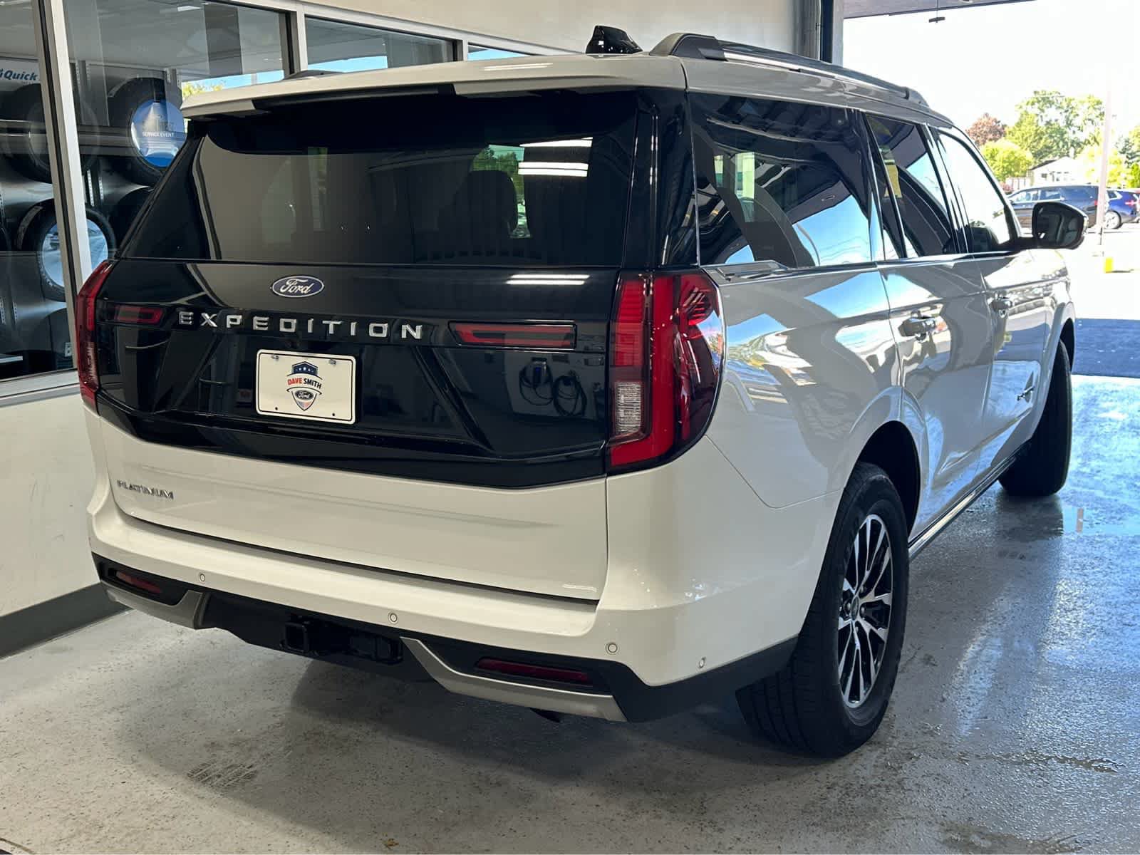 Certified 2025 Ford Expedition Platinum AWD/4WD image 9