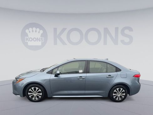 Used 2022 Toyota Corolla LE w/ Premium Interior Package FWD image 7