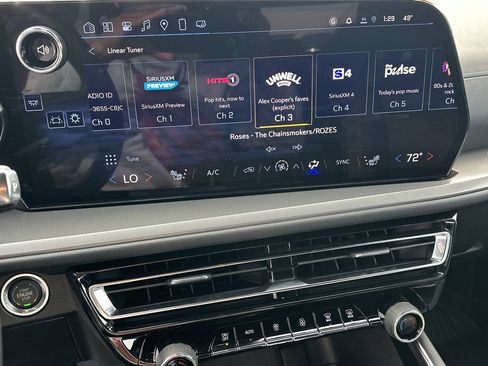 New 2025 Chevrolet Traverse LT w/ Enhanced Driving Package image 13