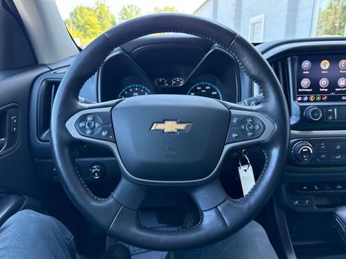 Used 2022 Chevrolet Colorado Z71 w/ Z71 Midnight Edition AWD/4WD image 19