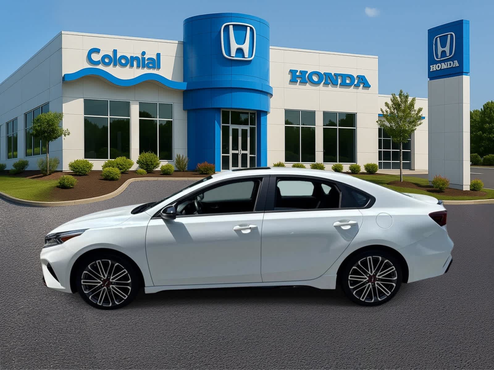 Used 2023 Kia Forte GT FWD image 3