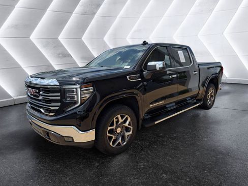 Used 2023 GMC Sierra 1500 SLT w/ SLT Premium Package AWD/4WD image 3