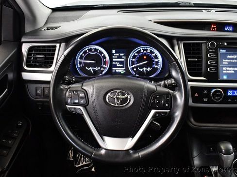 Used 2017 Toyota Highlander XLE AWD/4WD image 29