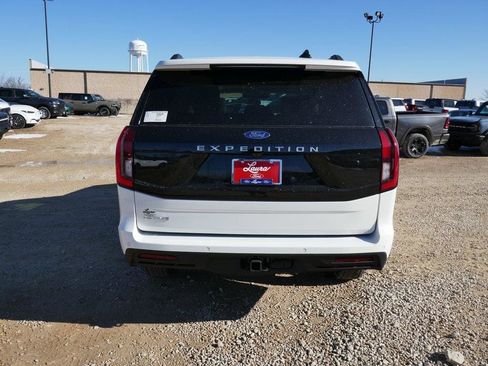 New 2026 Ford Expedition Active image 5
