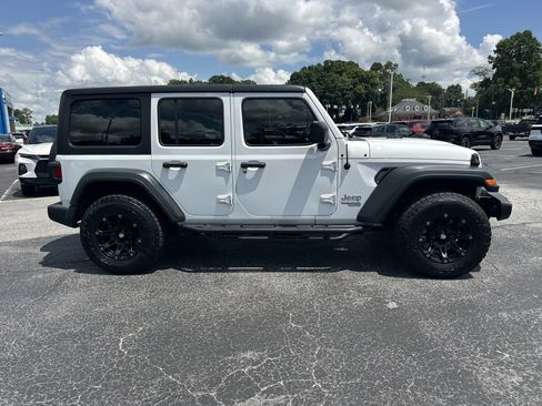 Used 2018 Jeep Wrangler Unlimited Sport AWD/4WD image 9