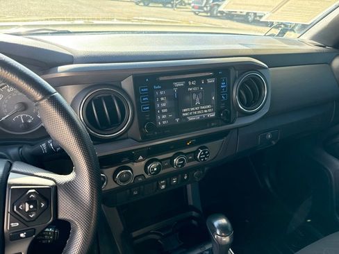 Used 2018 Toyota Tacoma TRD Off-Road AWD/4WD image 13