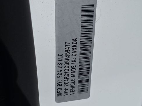 Used 2025 Chrysler Pacifica Limited FWD image 35