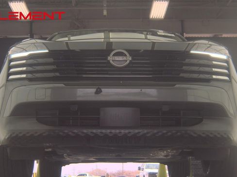 Used 2025 Nissan Kicks SV image 3