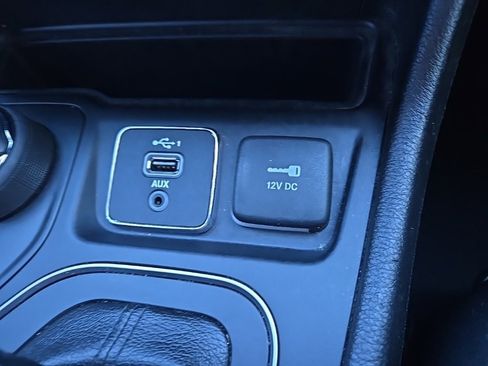 Used 2021 Jeep Cherokee Latitude image 60