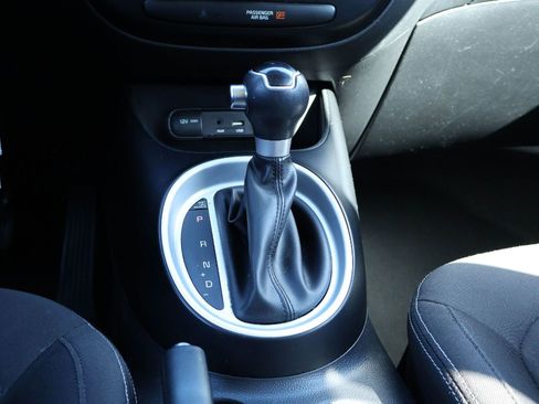 Used 2017 Kia Soul Base image 17