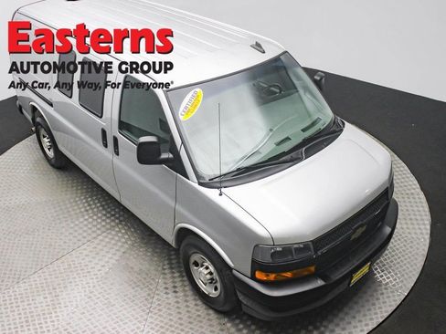 Used 2018 Chevrolet Express 2500 w/ Enhanced Convenience Package image 3