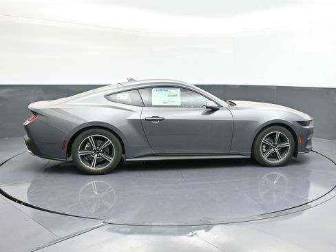 Used 2025 Ford Mustang Coupe image 9