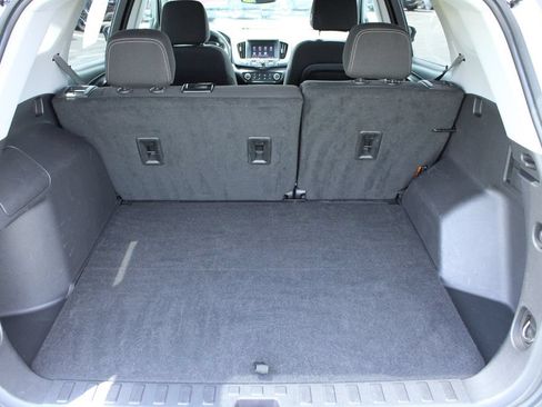 Used 2024 GMC Terrain SLE FWD image 10
