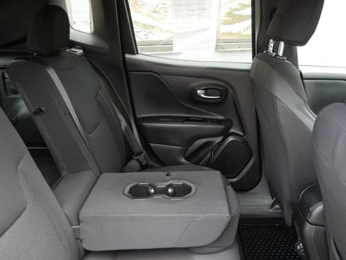 Used 2022 Jeep Renegade Altitude w/ Convenience Group AWD/4WD image 13