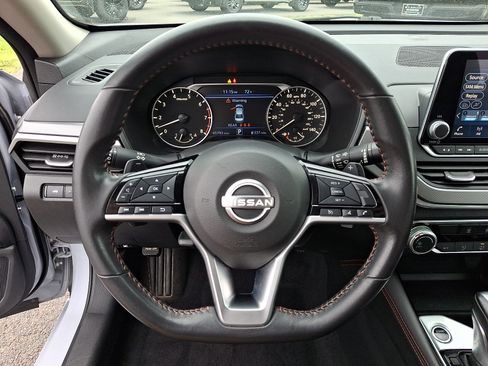 Used 2024 Nissan Altima 2.5 SR FWD image 22