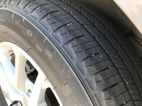 Used 2024 Chevrolet Equinox LT w/ LPO, Floor Liner Package FWD image 13