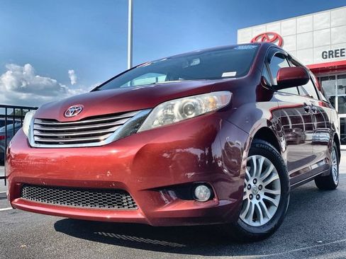 Used 2017 Toyota Sienna XLE w/ XLE Navigation Package FWD image 1