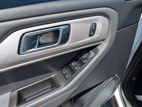 New 2026 Ford Explorer Active RWD image 18