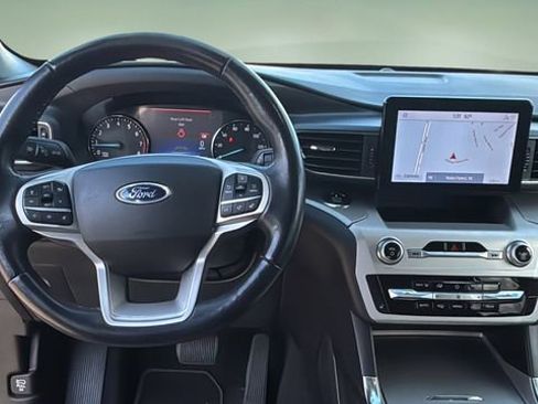 Used 2021 Ford Explorer XLT w/ Equipment Group 202A image 9