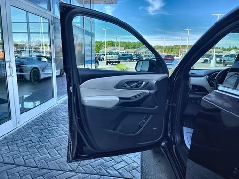 Certified 2023 Chevrolet Traverse Premier FWD image 21
