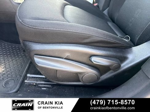 Used 2017 Jeep Renegade Latitude w/ Cold Weather Group AWD/4WD image 18