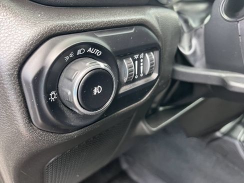 Used 2022 Jeep Wrangler Unlimited Sahara w/ LED Lighting Group AWD/4WD image 38
