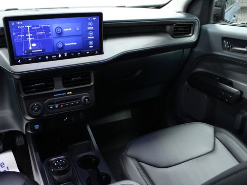 New 2025 Ford Maverick Lariat w/ Black Appearance Package image 19